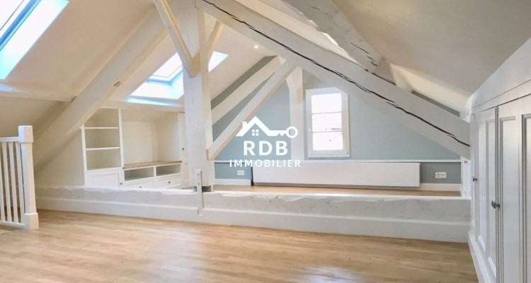 Appartement en duplex rénové de 5 pièces situé à Collex 1239 image 2