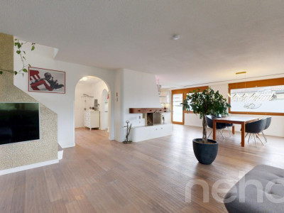 Einfamilienhaus im ruhigen Familienquartier mit grossem Umschwung image 4