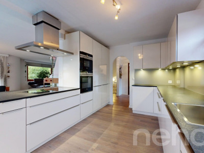 Einfamilienhaus im ruhigen Familienquartier mit grossem Umschwung image 5