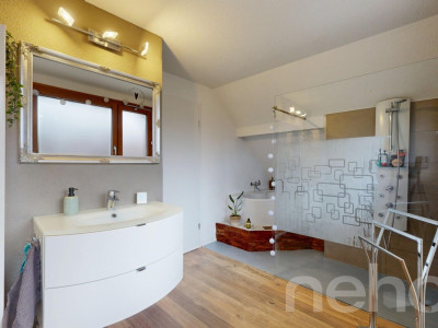 Einfamilienhaus im ruhigen Familienquartier mit grossem Umschwung image 8