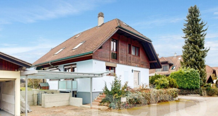 Einfamilienhaus im ruhigen Familienquartier mit grossem Umschwung image 1