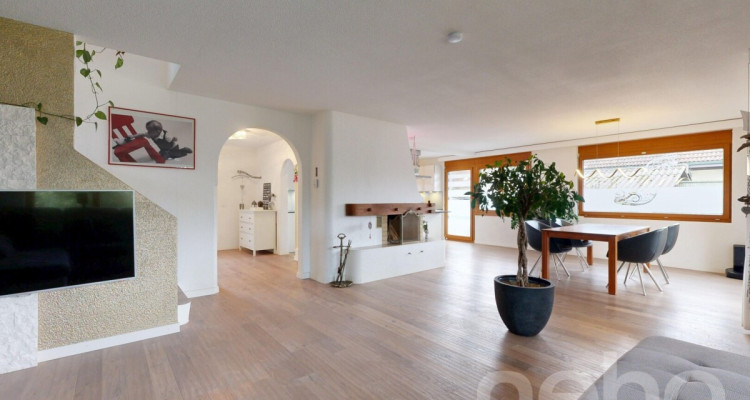 Einfamilienhaus im ruhigen Familienquartier mit grossem Umschwung image 4