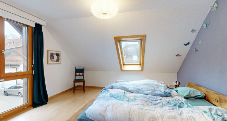 Einfamilienhaus im ruhigen Familienquartier mit grossem Umschwung image 7