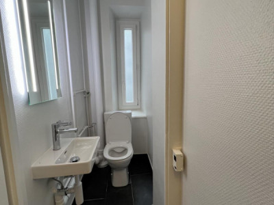 Magnifique 3 pièces rénové avec terrasse image 9