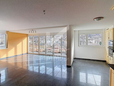 Véritable attique , belles finitions, exellent état image 1