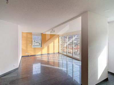 Véritable attique , belles finitions, exellent état image 2