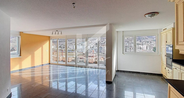 Véritable attique , belles finitions, exellent état image 1