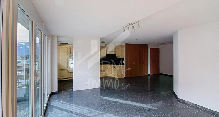 Véritable attique , belles finitions, exellent état image 3