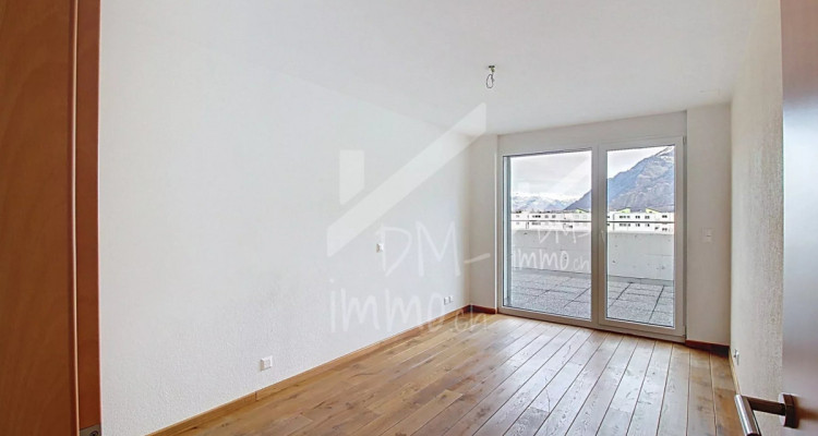 Véritable attique , belles finitions, exellent état image 5