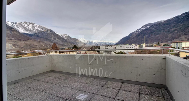 Véritable attique , belles finitions, exellent état image 9