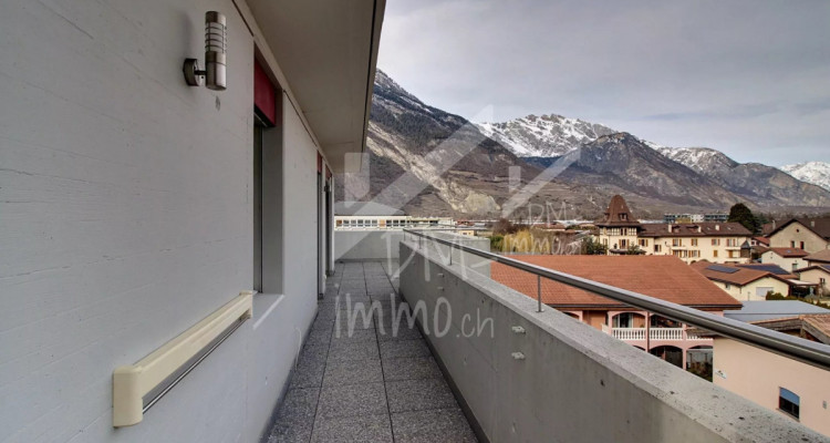 Véritable attique , belles finitions, exellent état image 10