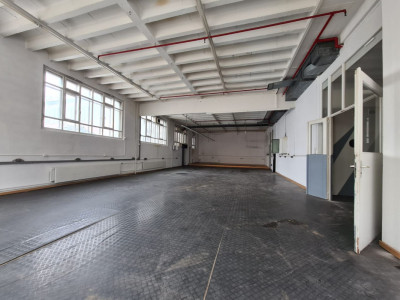 Surface industrielle et commerciale image 1