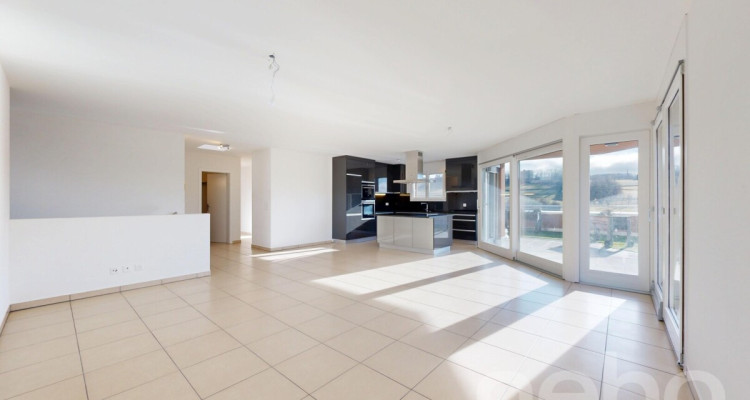 Attique lumineux de 4,5 pièces sans vis-à-vis image 2