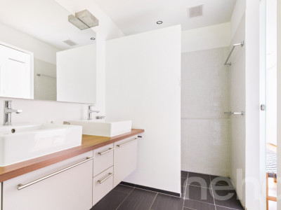 Stilvolle Doppelhaushälfte mit Garten und Weitblick in Reinach image 11