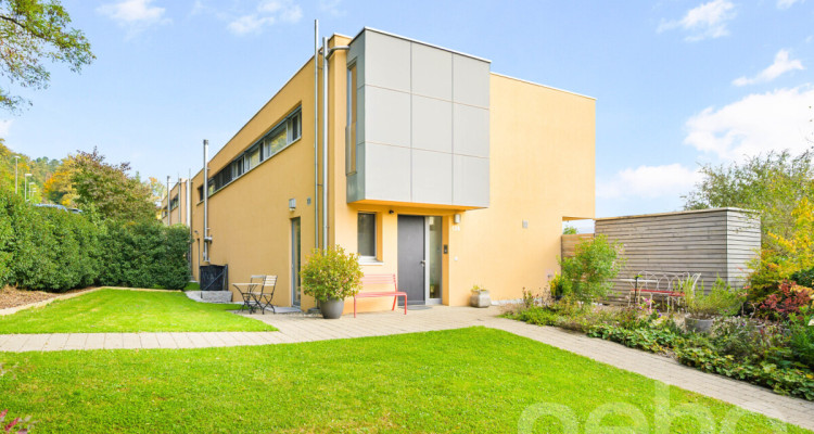 Stilvolle Doppelhaushälfte mit Garten und Weitblick in Reinach image 1