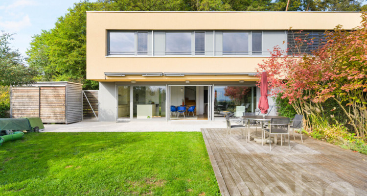 Stilvolle Doppelhaushälfte mit Garten und Weitblick in Reinach image 2