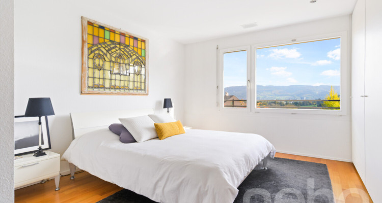 Stilvolle Doppelhaushälfte mit Garten und Weitblick in Reinach image 8