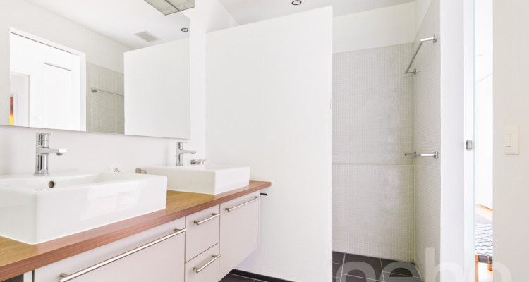 Stilvolle Doppelhaushälfte mit Garten und Weitblick in Reinach image 11