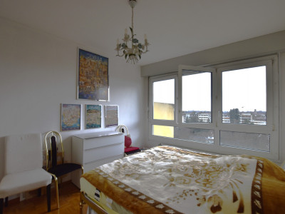 BEL APPARTEMENT MEUBLE AVEC VUE DOMINANTE SUR LE JURA image 6