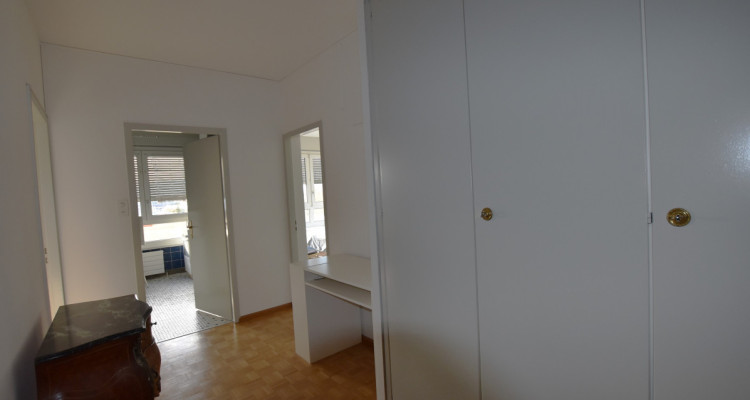 BEL APPARTEMENT MEUBLE AVEC VUE DOMINANTE SUR LE JURA image 4