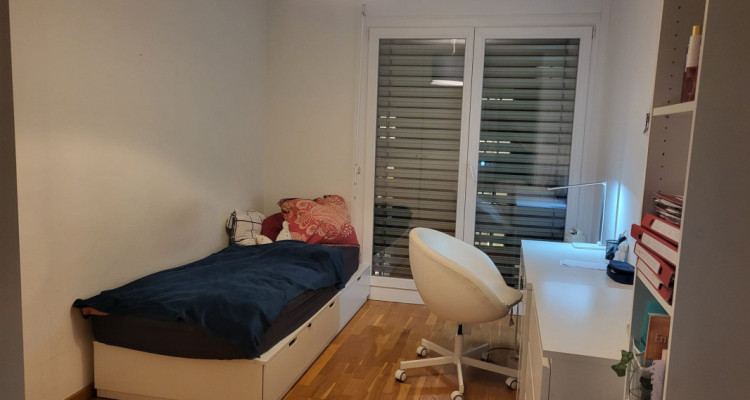 Magnifique 5 pièces à Thônex avec 2 balcons et place de parking intérieure image 8