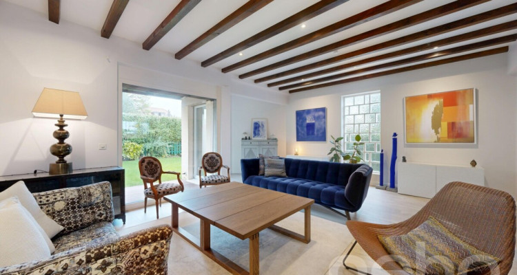 Au centre du village, vue lac image 5