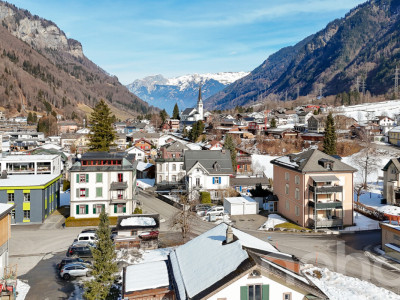 7.5 Zimmer Einfamilienhaus mit Garten und Bergblick image 1
