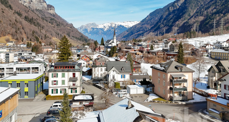 7.5 Zimmer Einfamilienhaus mit Garten und Bergblick image 1
