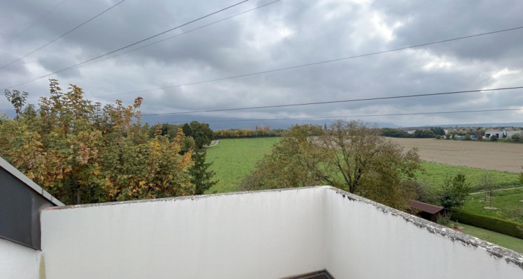 Attique de 3 pièces de 91m2 PPE au calme avec vue dégagée image 4