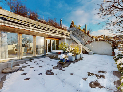 Terrassenwohnung auf zwei Ebenen mit Wintergarten und Panorama image 2