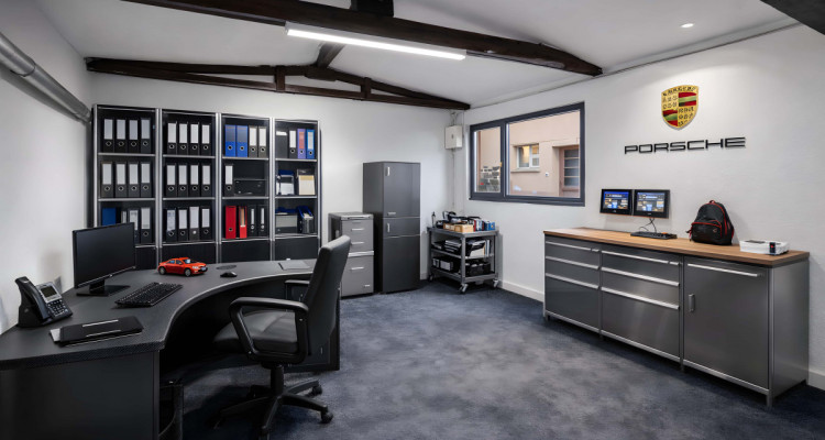 Courtételle – local professionnel accessible avec porte de garage image 2