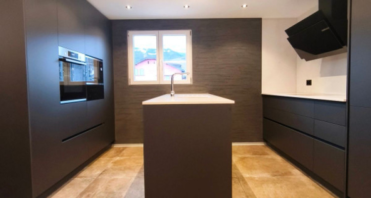 SAINT-LÉONARD - DUPLEX 4.5 PCES - ENTIÈREMENT RÉNOVÉ - TERRASSE image 6