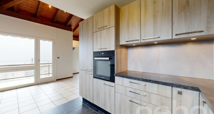 St-Blaise: Grand 5p au dernier étage avec vue sur le lac image 3