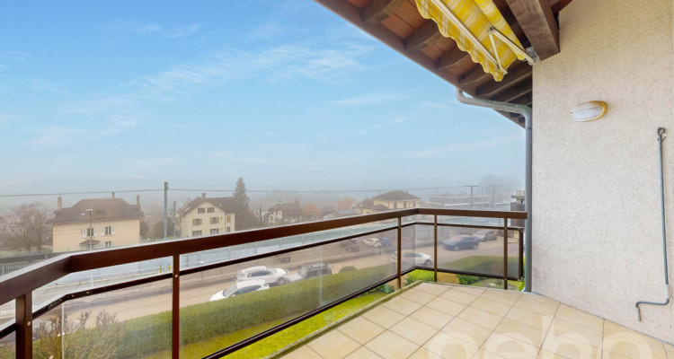 St-Blaise: Grand 5p au dernier étage avec vue sur le lac image 12