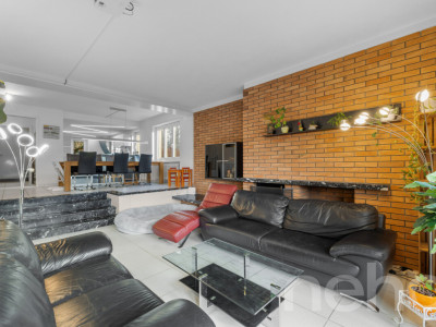 Grosses Einfamilienhaus mit Einliegerwohnung und Gartenparadies image 4