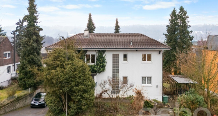 Grosses Einfamilienhaus mit Einliegerwohnung und Gartenparadies image 1