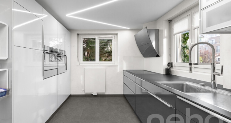 Grosses Einfamilienhaus mit Einliegerwohnung und Gartenparadies image 2