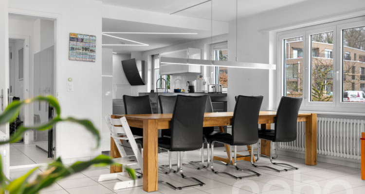 Grosses Einfamilienhaus mit Einliegerwohnung und Gartenparadies image 3