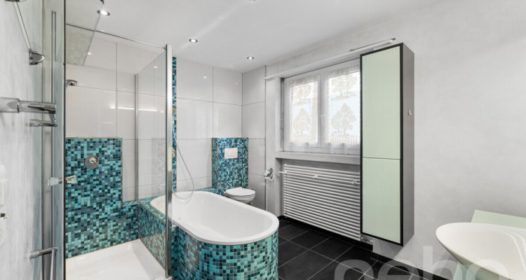 Grosses Einfamilienhaus mit Einliegerwohnung und Gartenparadies image 5