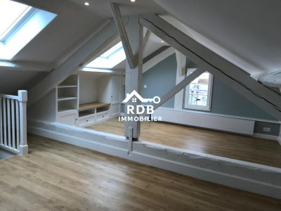 Appartement en duplex rénové de 5 pièces situé à Collex 1239 image 1