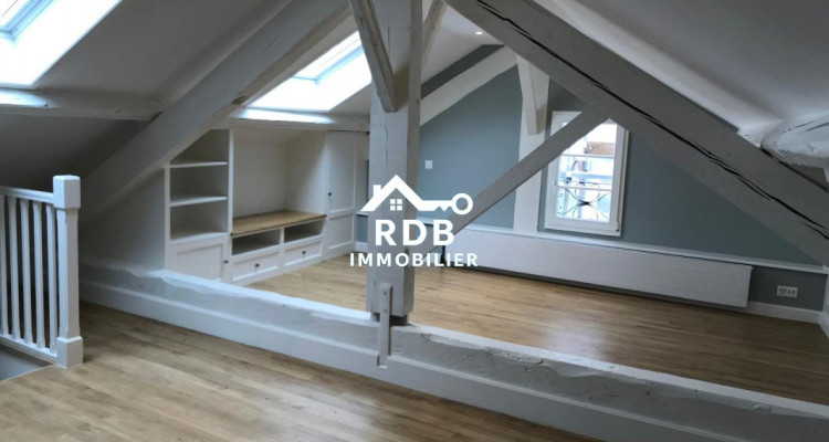 Appartement en duplex rénové de 5 pièces situé à Collex 1239 image 1