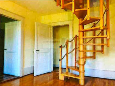 Appartement duplex 6p dans une jolie maison, 2200fr à Moudon image 2