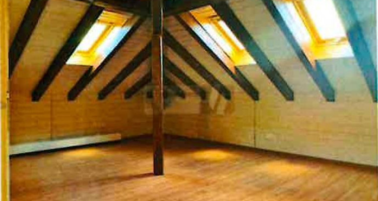 Appartement duplex 6p dans une jolie maison, 2200fr à Moudon image 4