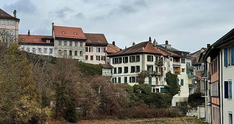 Appartement duplex 6p dans une jolie maison, 2200fr à Moudon image 5