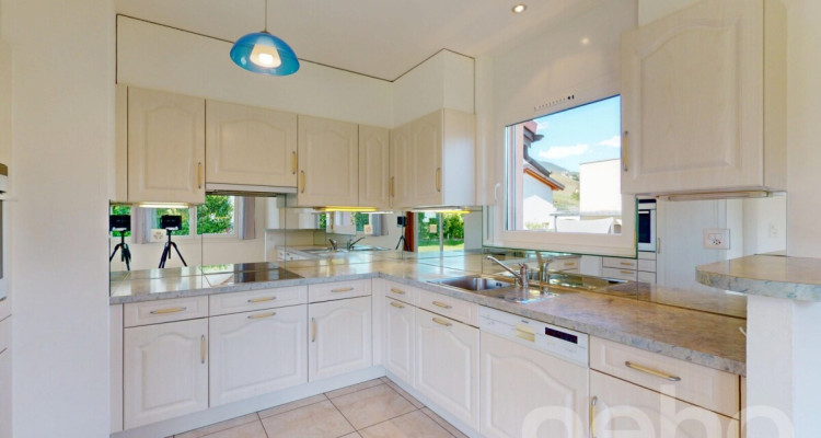 Spacieuse maison familiale avec jardin à Vétroz image 4