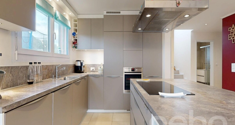 Maison lumineuse de 4 chambres avec jardin et garage fermé image 4