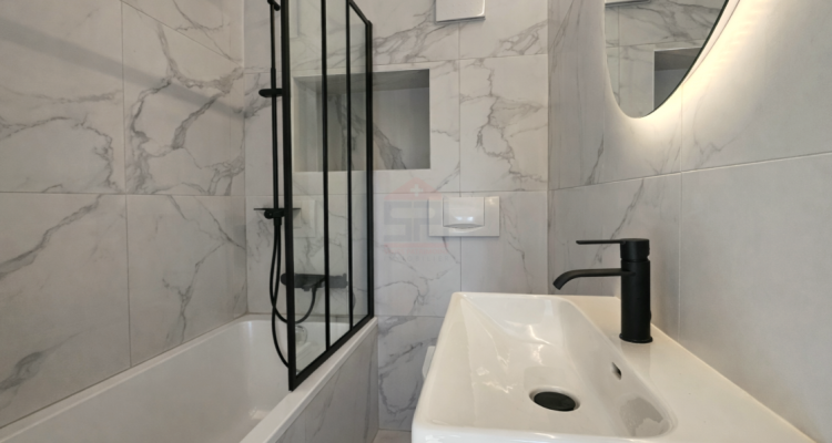 Maison jumelée entièrement rénovée en 2025 Jardin plein sud & volumes généreux image 8