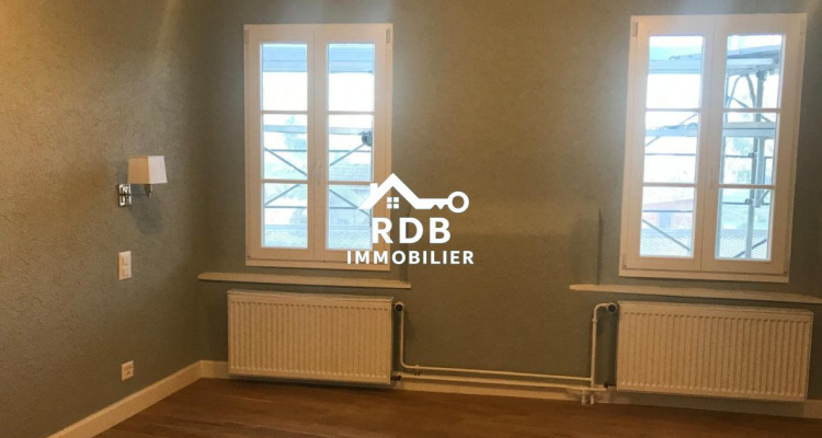 Appartement en duplex rénové de 5 pièces situé à Collex 1239 image 5