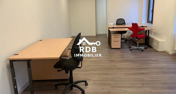 À louer – Bureau de 3 pièces de 70 m² – Genève centre image 2