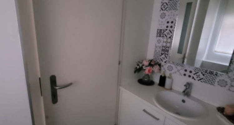 Maison moderne 6 pièces avec jardin  image 8